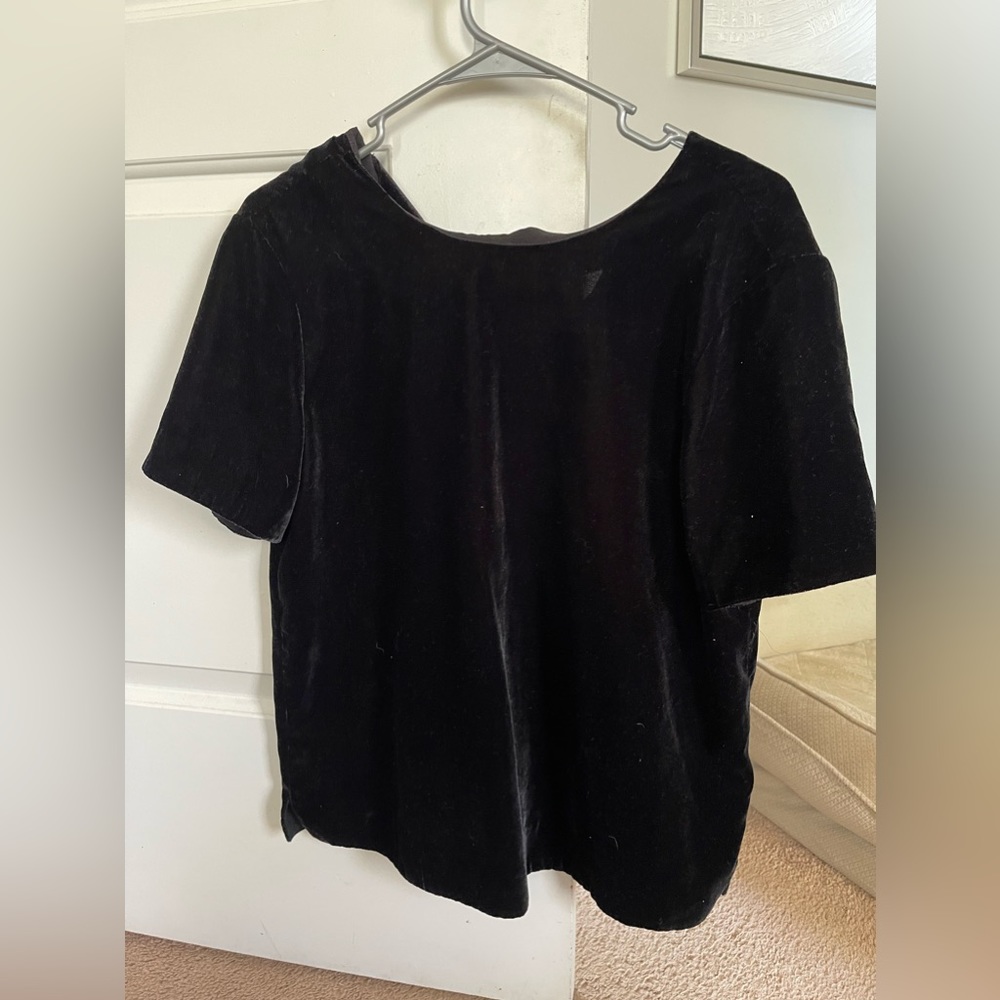 Women’s M black velvet top